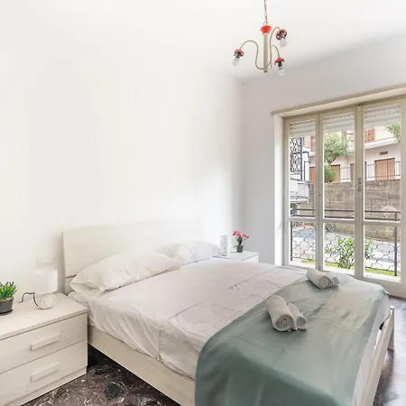 Bright Flat With Large Balcony, Near