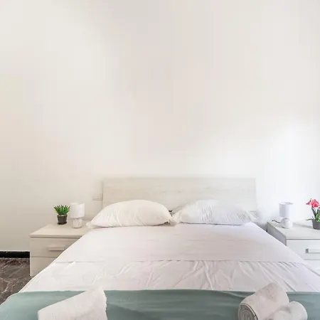 Apartman Bright Flat With Large Balcony, Near