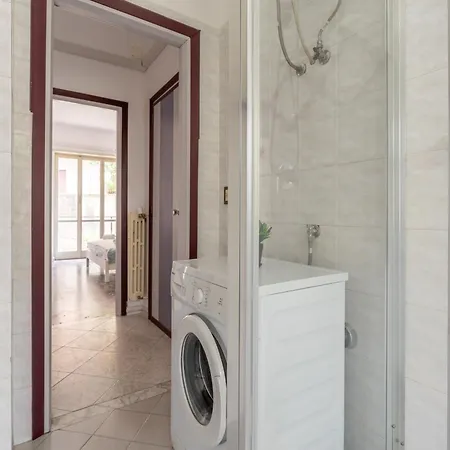 Apartman Bright Flat With Large Balcony, Near
