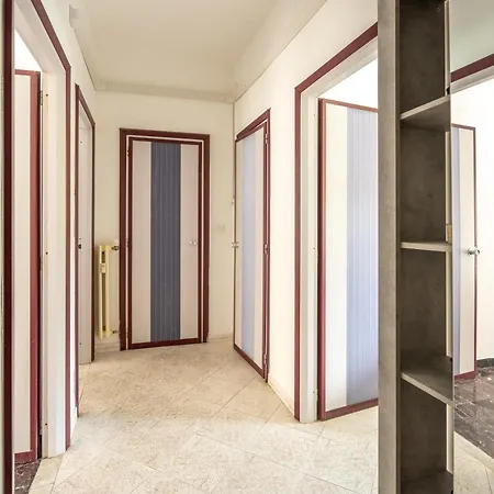 Apartman Bright Flat With Large Balcony, Near