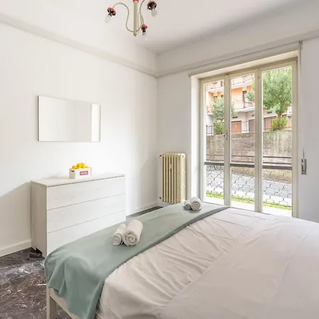 Bright Flat With Large Balcony, Near