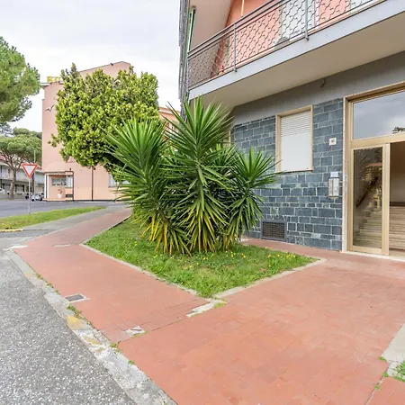 Apartman Bright Flat With Large Balcony, Near Marina dʼAndora